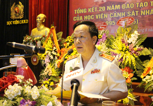 Trung tướng, GS.TS Nguyễn Xuân Yêm, Giám đốc Học viện CSND phát biểu tại Hội nghị